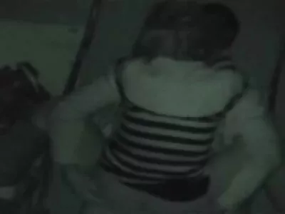 Casal amador está fazendo sexo pesado video amador sexo brasileiro no sofá