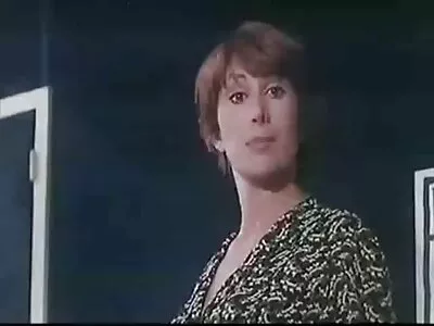 A professora morena peituda dá uma aula especial para a porno caiu na net brasileiro aluna