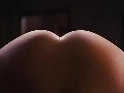 Sexo oral lésbico lento filme porno brasileiro amador e suave de MILF e enteada
