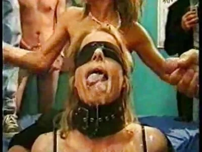 O brutamontes copula com porno brasileiro amador a morena magra na piscina privada