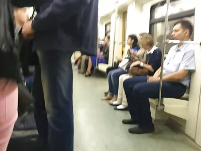 A buceta cremosa de MILF sexy japonesa perfurada em um sexo caseiro com novinha brasileira gangbang