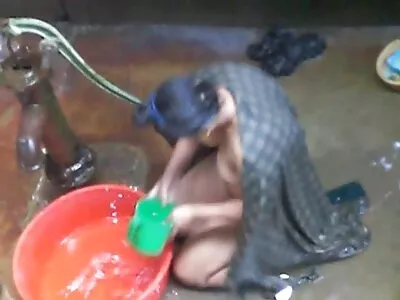 A ação do fetiche por pés se transforma em uma ótima batida ao ar livre porno caseiro amador brasileiro