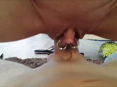 Garota nua amarrada está porno brasileira amador sendo brutalmente fodida por seu mestre