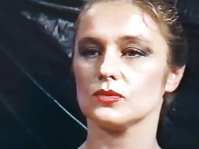 Loira europeia com peitos naturais fica com filme de sexo caseiro nacional a vulva destruída