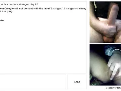 Os grandes peitos redondos estão saltando videos porno amadores brasileiros nessa MILF de cabelo preto