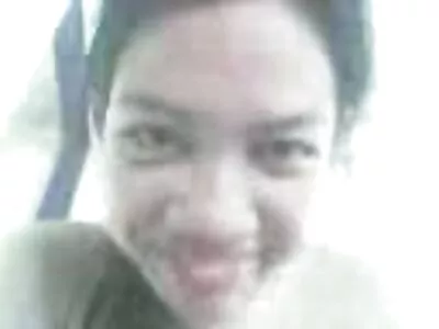 Garota amadora do Euro porno brasileiro gratis caseiro mostrando sua buceta apertada em um close-up