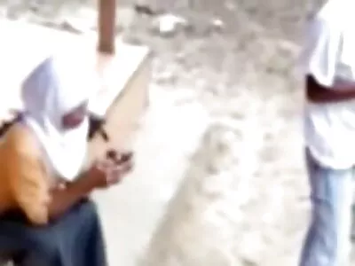 Menina pequena em meia xvídeos pornô brasileiro amador arrastão com o buraco apertado de sua boceta esticado