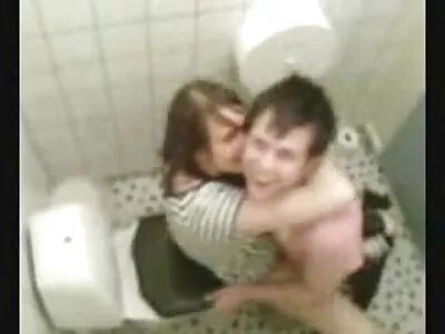Diversão vídeo amador brasileiro pornô com brinquedo sexual prepara vagabunda exótica para perfuração anal dura