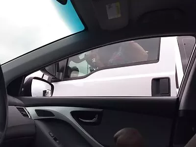 Moça morena video brasileiro de sexo caseiro dá o melhor boquete para o seu homem e goza forte