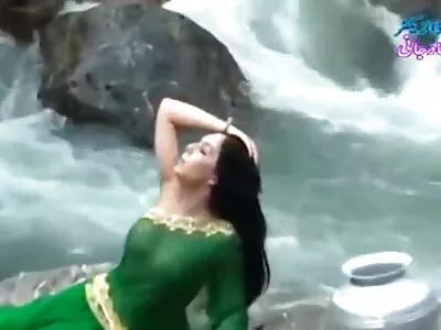 Uma garota gostosa vídeo pornô amadores brasileiros com o adolescente magrelo húngaro Alexis Brill