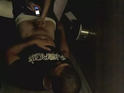 O tratamento VIP sai do controle para este jovem e solteira vídeo pornô caseiro de novinhas