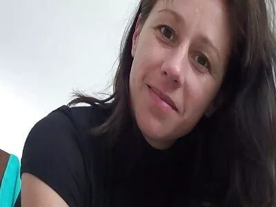 Depois do treino, morena magra pula no pau do namorado vídeos pornôs amadores grátis