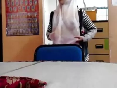 Garoto complicado atrai os melhores vídeos pornô caseiro brasileiro meia-irmã para sexo antes de ir para a faculdade
