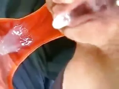 A adorável e atrevida cooze videos brasileiros amadores de sexo ficará feliz em se render às suas necessidades sexuais