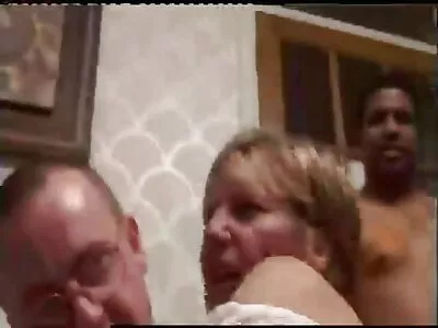 Garota loira incrível sabe como lidar vídeo pornô brasileiro amador com seu namorado gostoso