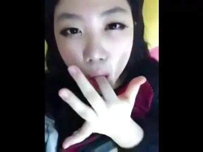 Cara de sorte satisfaz garotas de três garotas no quarto videos caseiro brasileiro