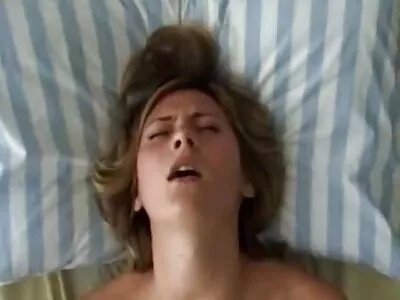 O amor adia o dever de casa para ser vídeo pornô caseiro de novinhas transado por um cara impaciente