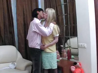 A gata latina amadora Elisa Verricci é boa em dar de cara videos pornos caseiro brasileiro