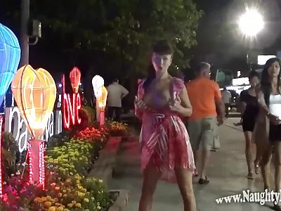 A garota morena natural Davina melhor porno amador brasileiro Davis cavalgando um pica incrível