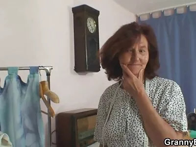 Duas gatas latinas lascivas compartilhando video brasileiro de sexo caseiro um pau em um close