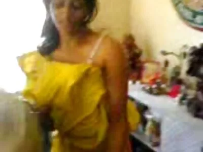 Hottie brinca com ela vídeo de pornô caseiro brasileiro mesma e usa um vibrador enorme ao ar livre